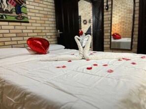 Individually furnished, blackout drapes, free cribs/infant beds - Chalés do Holandês Eco Pousada (Bombinhas)