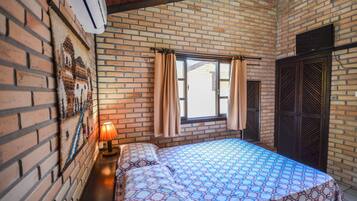 Chalé básico | 1 quarto, individualmente mobiliados, cortinas blackout, berços grátis