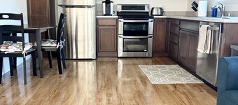 Cozy & Clean 1 Bedroom Apartment - Free Parking