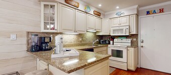 Mid-Island Retreat | 2 Pools, Hot Tub, 10 Har-Tru Courts | 300 Yards to Beach