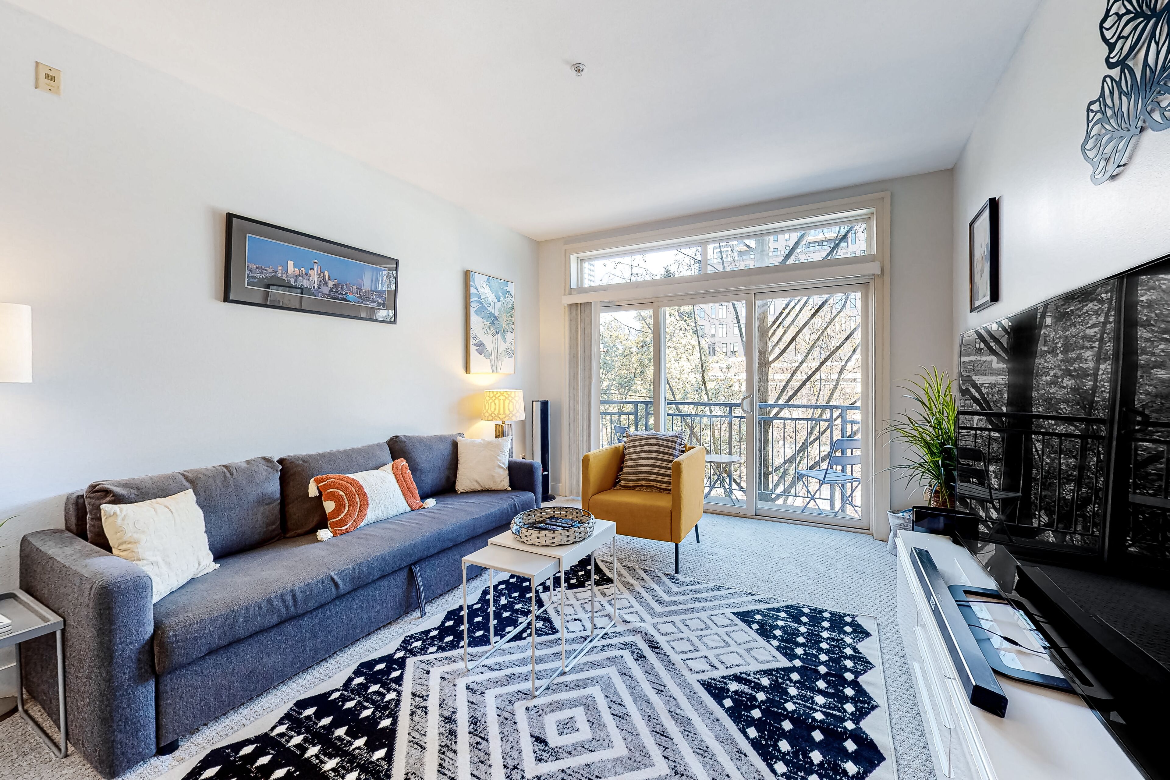 Stylish Belltown Court Gem | Pool, Hot Tub, Sauna, Parking & Rooftop Deck