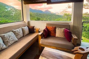 Smart TV, fireplace - Casa 44 - Cozy and Modern 3BR with amazing views in the middle of the mountains. (Juayúa)
