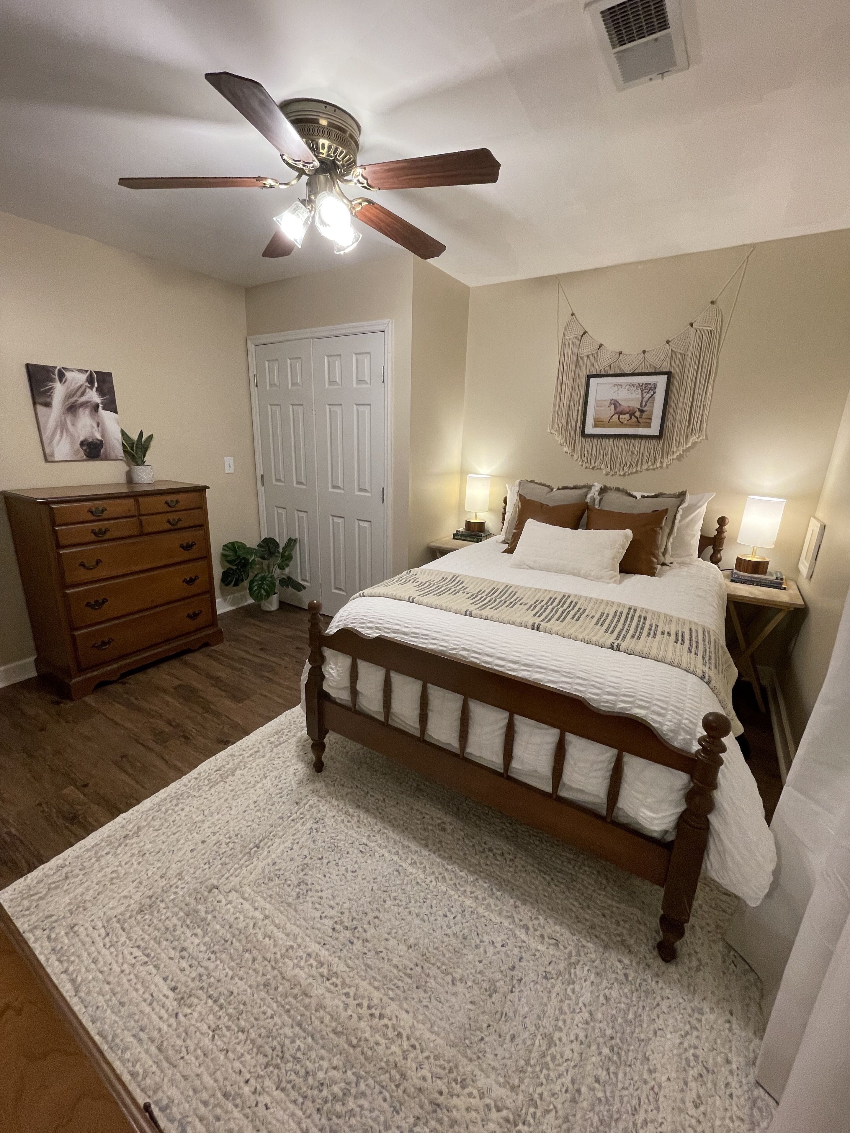 New family & pet friendly Farmhouse*Equine retreat*Allen House centrally located