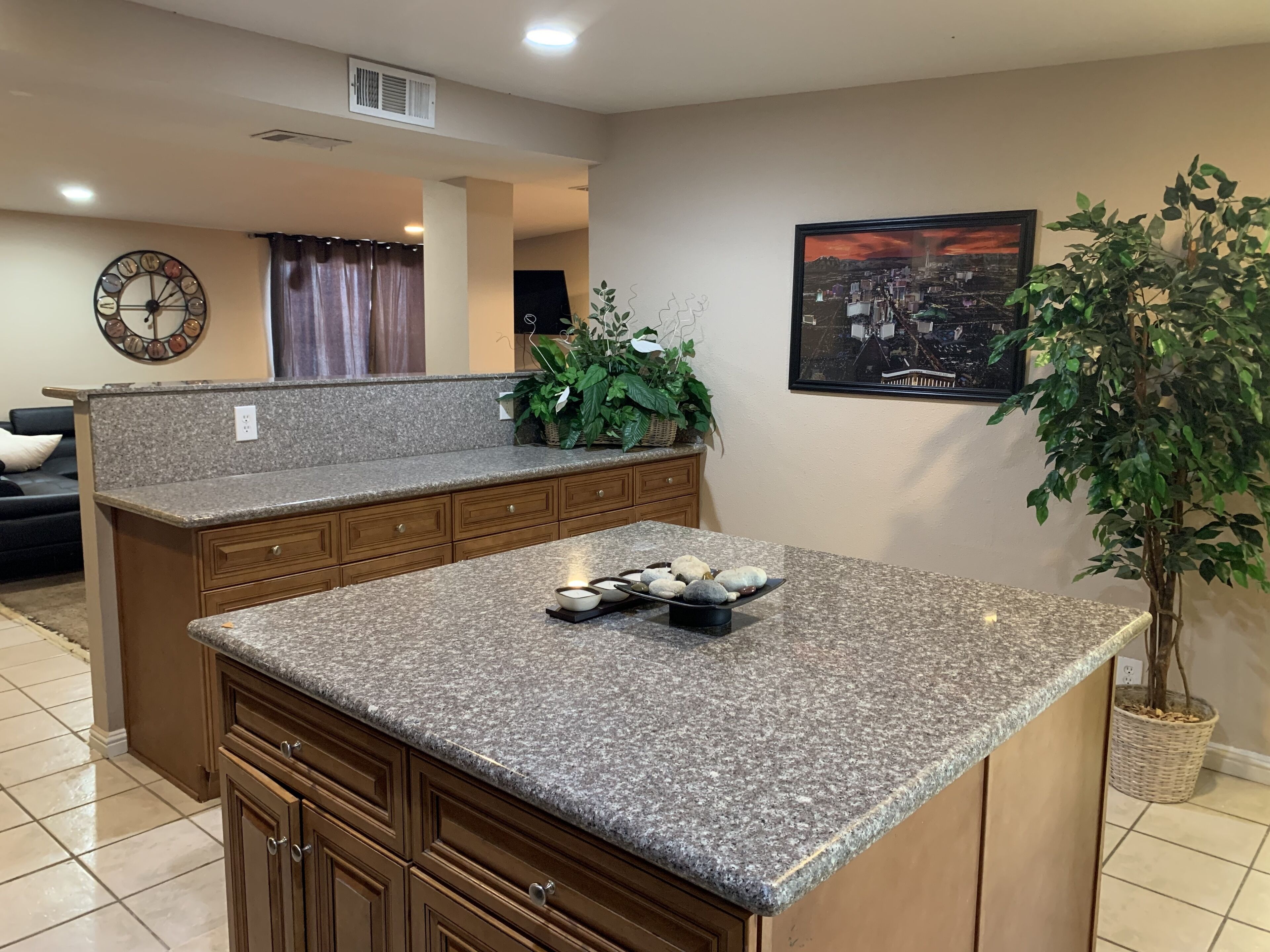 POOL- CLOSE TO STRIP/CONVENTION CENTER- SLEEPS 16+