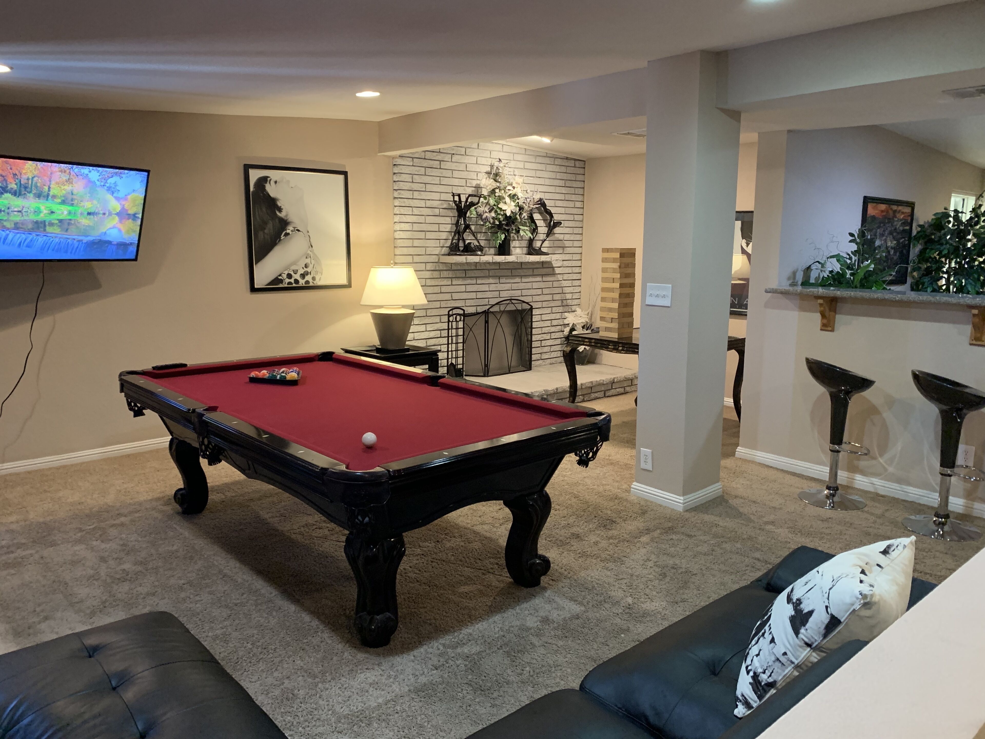 POOL- CLOSE TO STRIP/CONVENTION CENTER- SLEEPS 16+