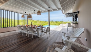 Outdoor dining - Villa Kas Sono - Cheerful 4-Bedroom Villa with private pool (Sint Willibrordus)