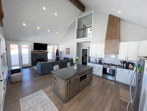 ثلاجة، ميكروويف، فرن، موقد طهي مسطح