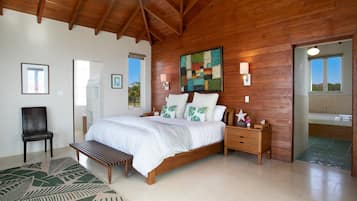 4 makuuhuonetta, työpöytä, silitysrauta/-lauta, vauvan matkasänky