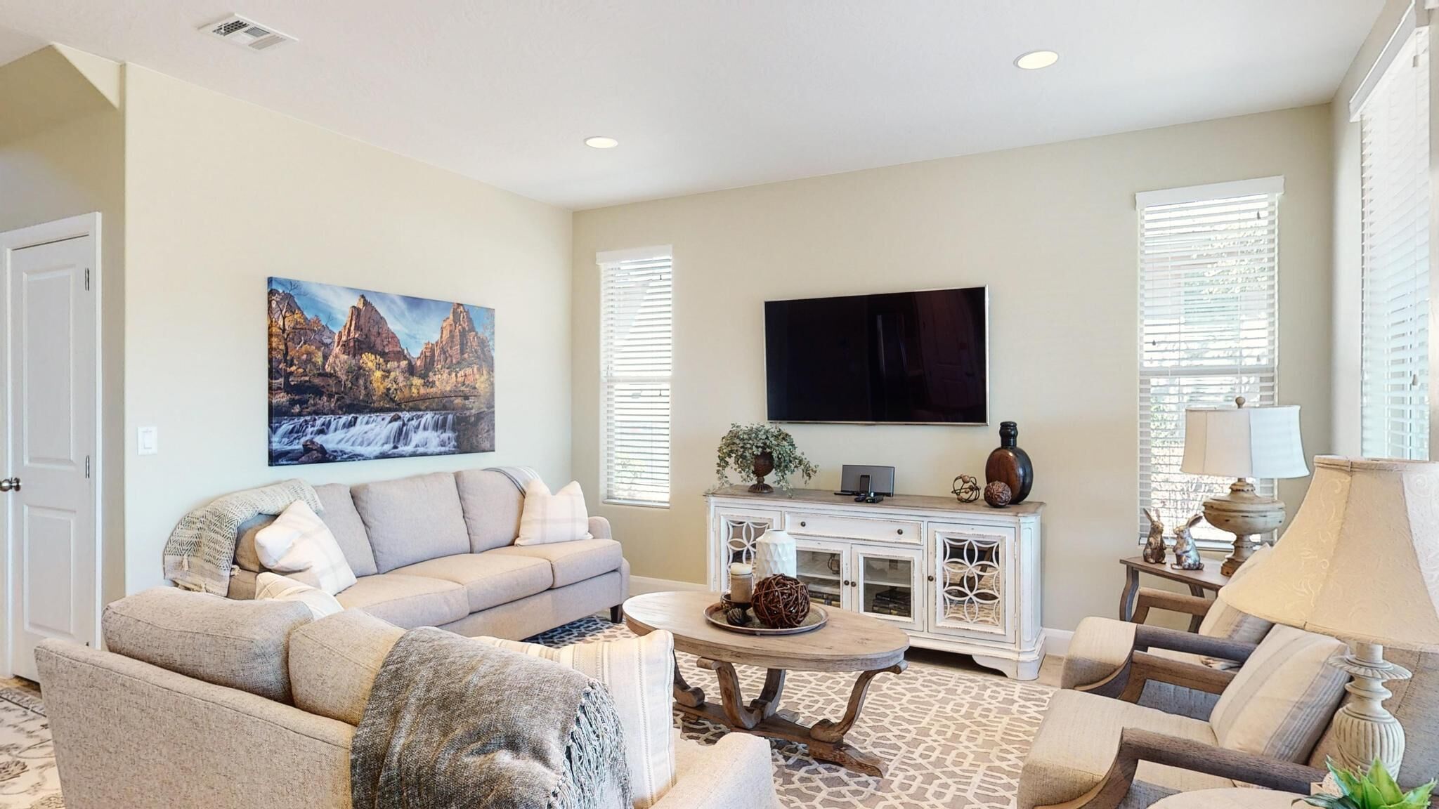 Pool, Paddle boards and views.  Themed Adventure Castle - 4 Bed/4 Bath