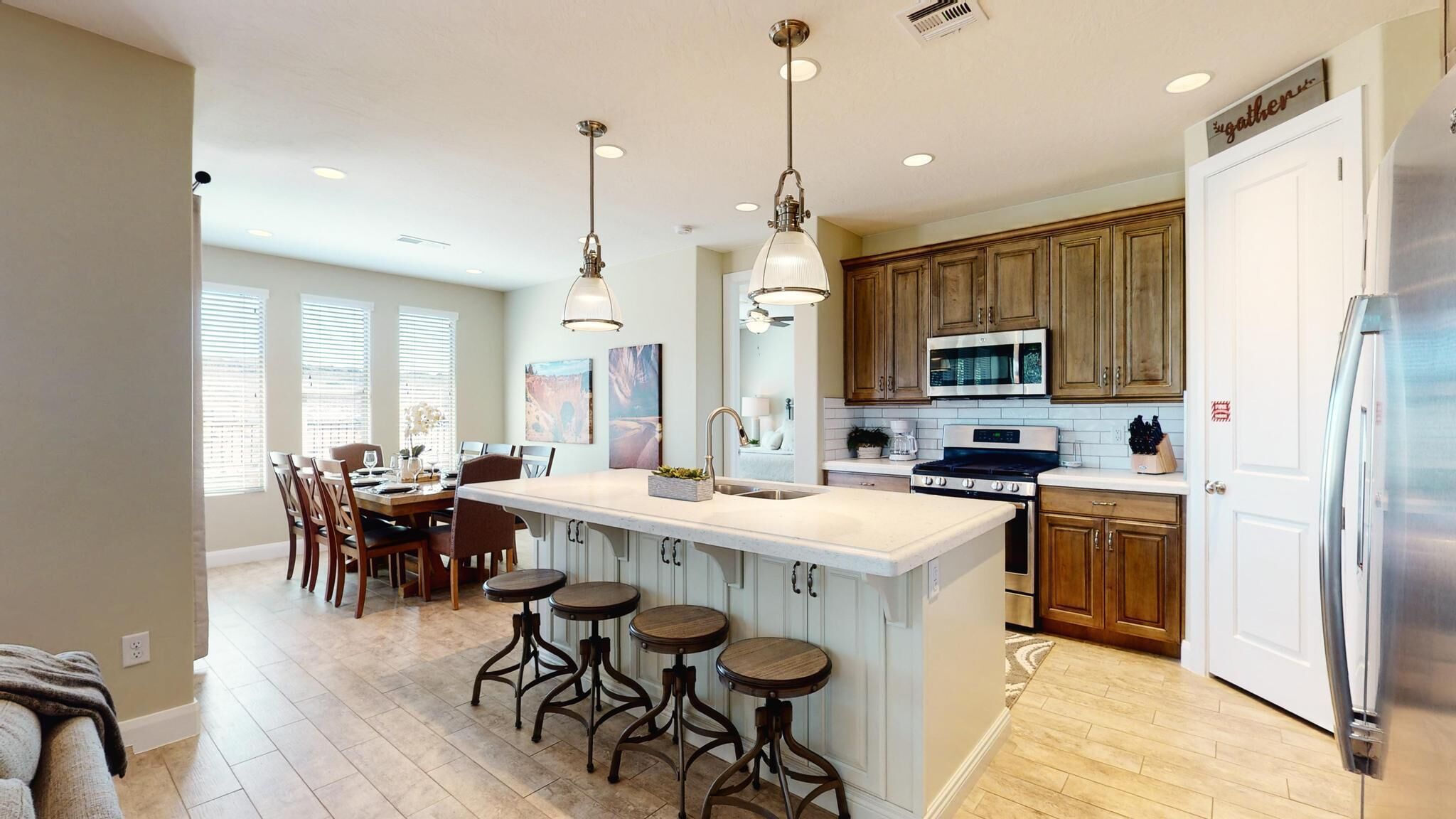 Pool, Paddle boards and views.  Themed Adventure Castle - 4 Bed/4 Bath