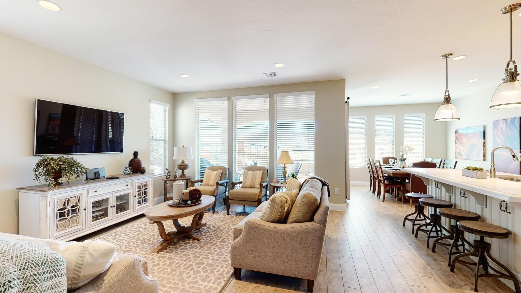 Pool, Paddle boards and views.  Themed Adventure Castle - 4 Bed/4 Bath