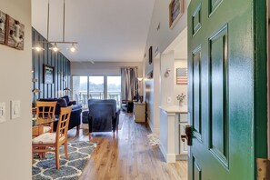 Télévision, lecteur de DVD, livres