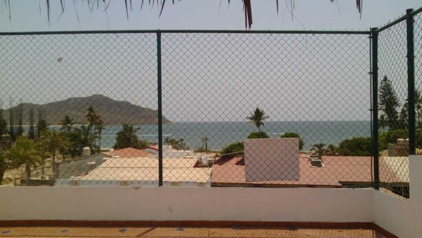 A balcony with a view of the sea and mountains. - ZONA DORADA BALBOA APARTAMENT 1 (Mazatlán)