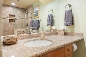 Shower, hair dryer, towels, toilet paper - THREE BEDROOM UNIT AT KAMAOLE SANDS-BRING THE GRANDPARENTS! (Kihei)