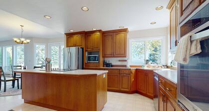Designer bay-view estate with home office, beach nearby
