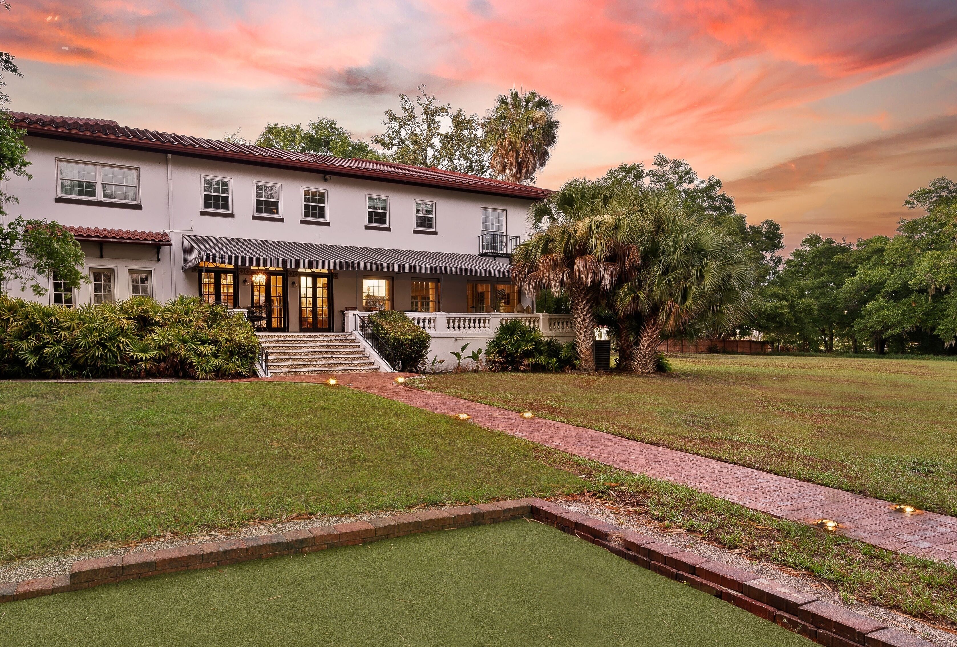 4800 sf 7 Room Lakefront Estate