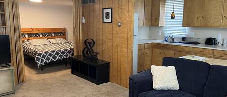 1 bedroom, desk, free WiFi, bed sheets