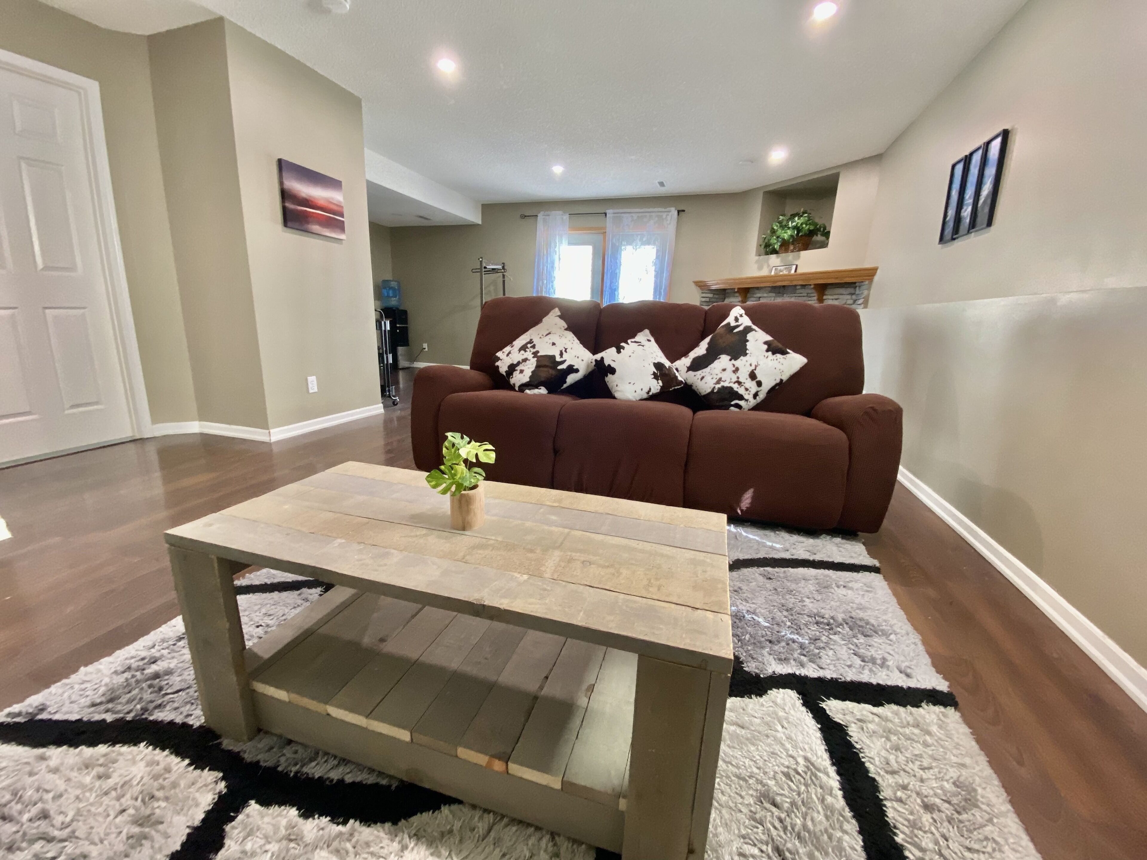 Close to Airport: Beautiful Two Bedroom Guest Suite