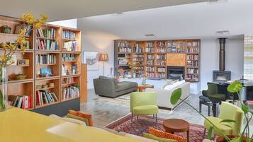 Smart TV, fireplace, video games, DVD player