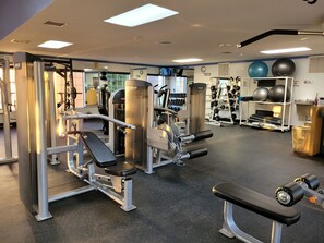 Fitness facility - Peaceful 2 bedroom, 2 bath home.  Walking distance to music festivals (Indio)