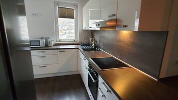 Microwave, oven, coffee/tea maker, cookware/dishes/utensils