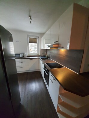 Microwave, oven, coffee/tea maker, cookware/dishes/utensils