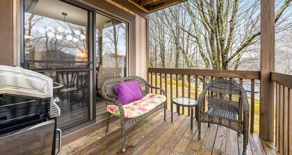 Three-level townhome with WiFi, gas fireplace, foosball, & mountain-view decks