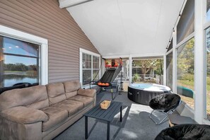 Unclassified image, 3 of 68, button