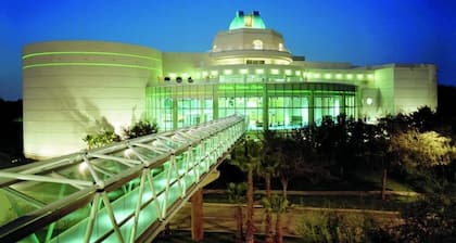 Chill 4/2, Lakefront, Game Room, Fishing & Hot Tub