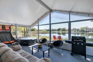 Unclassified image, 2 of 68, button