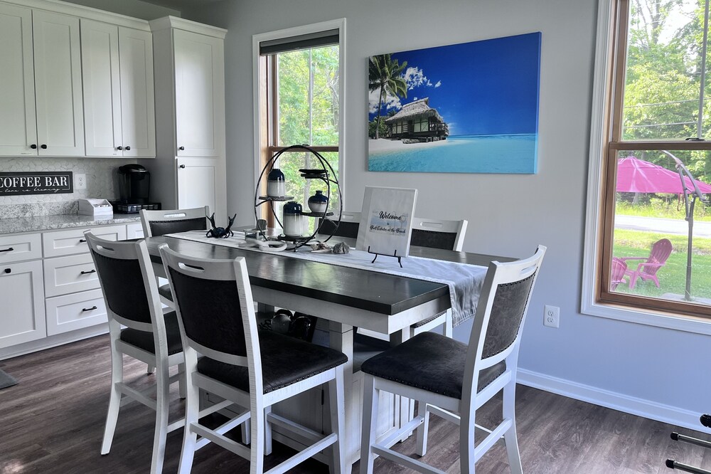 Bell Estates-Brand New Bay View, Beautiful Cottage