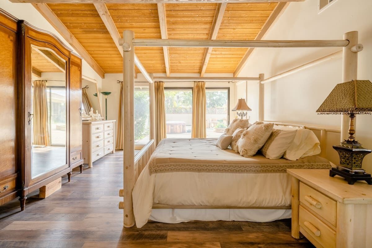 Charming & Private Guesthouse on a Working Horse Rescue Ranch