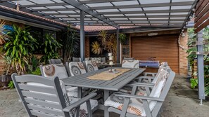 Outdoor dining - Have fun at Pop's in Berrara! (Berrara)