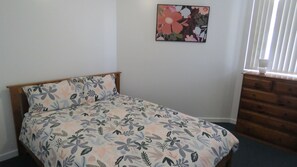 3 bedrooms, WiFi - THE AVENUES UNIT 1 - spectacular and spacious (South West Rocks)