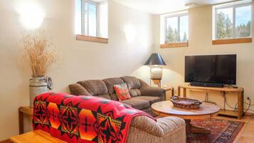 TV connectée, cheminée, baby-foot