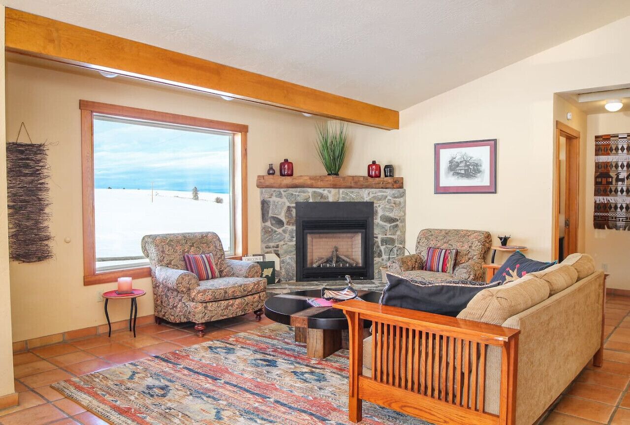 Téléviseur connecté, foyer, table de baby-foot