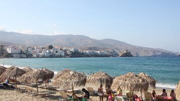 Beach nearby, 17 beach bars