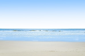 Una spiaggia nelle vicinanze