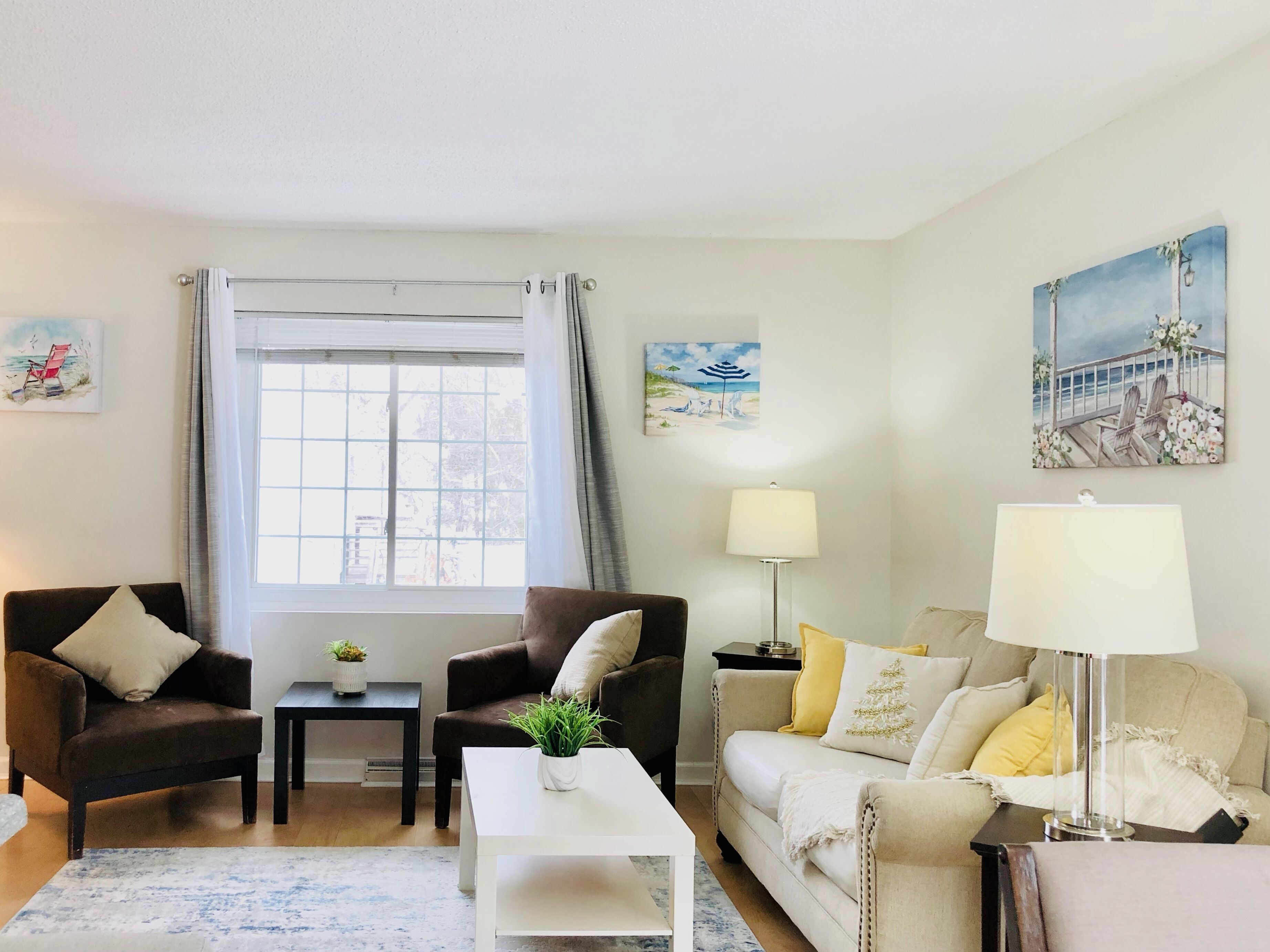 Charming 3 Beds/2 Baths Home- 2 miles to Lake Phalen