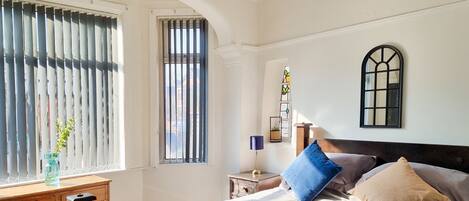 6 habitaciones, escritorio, tabla de planchar con plancha y wifi gratis