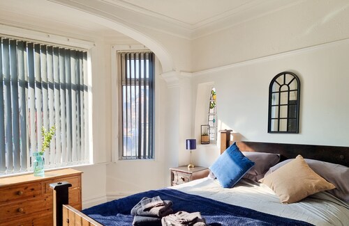 Spacious 6-Bed Home with Large Patio