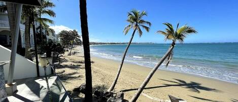 Beach nearby, sun-loungers, beach towels