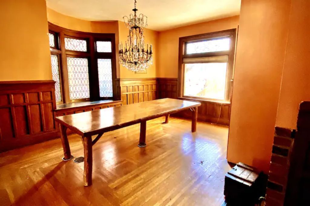 Victorian 1BR : King Bed : Fantastic Location 