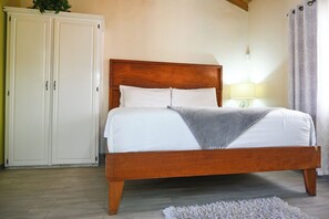 1 bedroom, desk, iron/ironing board, free WiFi