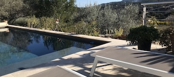 Self-contained studio with swimming pool between the sea, the Gorges du Verdon and the lakes
