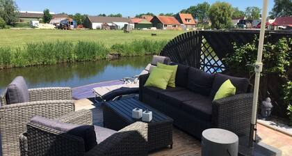 Vacation home St.Pauli with water access(pet friendly)
