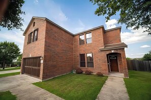 Exterior - Hill Country Beauty in Red | Beautiful Large Home! Very Spacious! (Cedar Park)