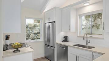 Coffee/tea maker, fridge, microwave, oven