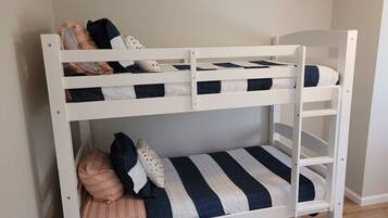 3 bedrooms, free WiFi, bed sheets