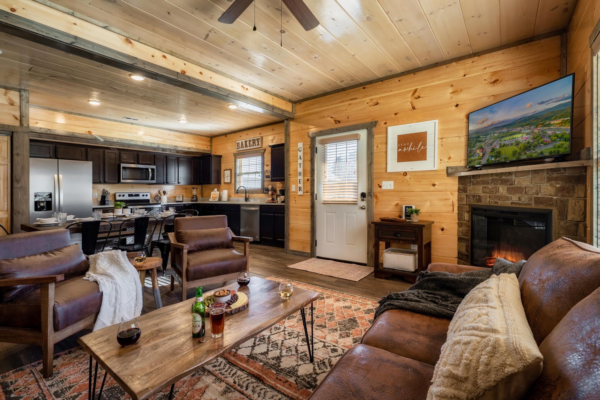 Dog Friendly New Cabin w\/ Hot Tub, Game Room & 4miles to Dollywood